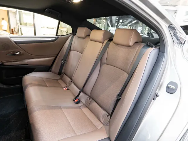 Lexus ES — Фото автомобиля 12