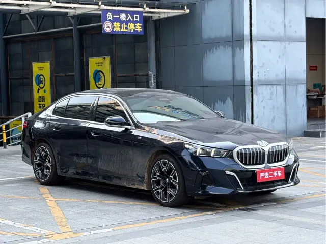 BMW 5 Series — Фото автомобиля 3