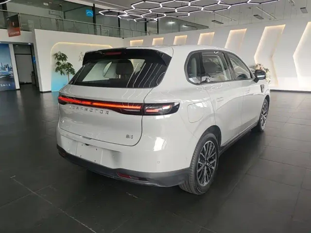Leapmotor B10 — Фото автомобиля 6