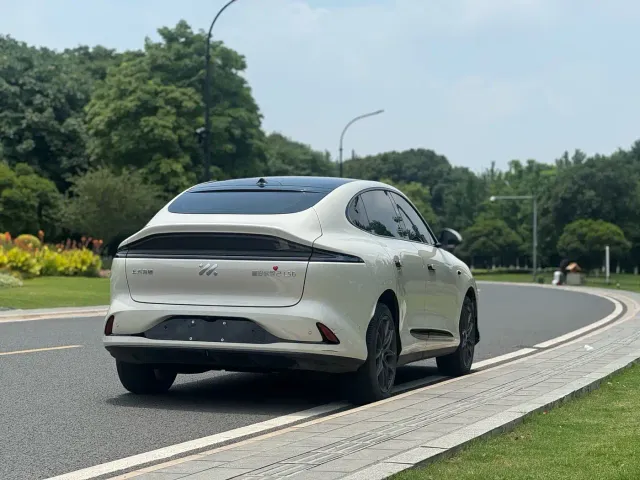 IM Motors LS6 — Фото автомобиля 7