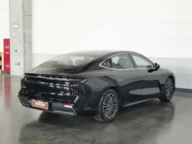 Geely Galaxy E8 — Фото автомобиля 2