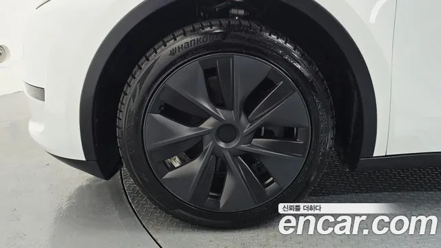 Tesla Model Y — Фото автомобиля 5