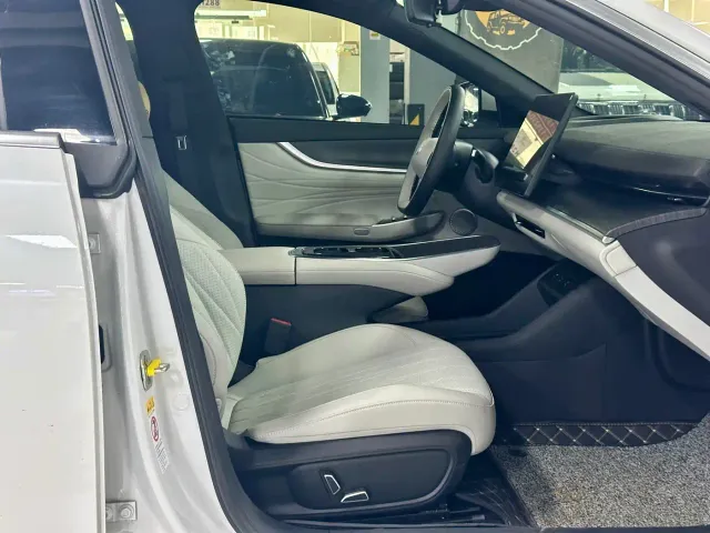 Changan Qiyuan A07 — Фото автомобиля 8