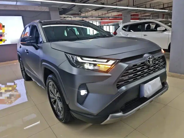 Toyota RAV4 — Фото автомобиля 3