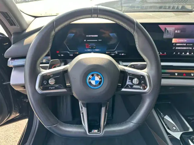 BMW i5 — Фото автомобиля 11