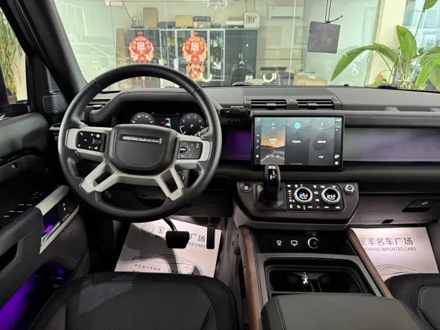 Land Rover Defender — Фото автомобиля 10