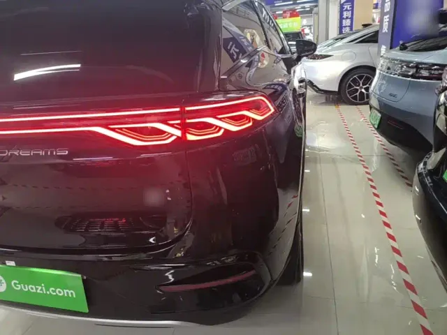 BYD Tang — Фото автомобиля 7