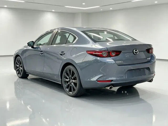 Mazda Axela — Фото автомобиля 4