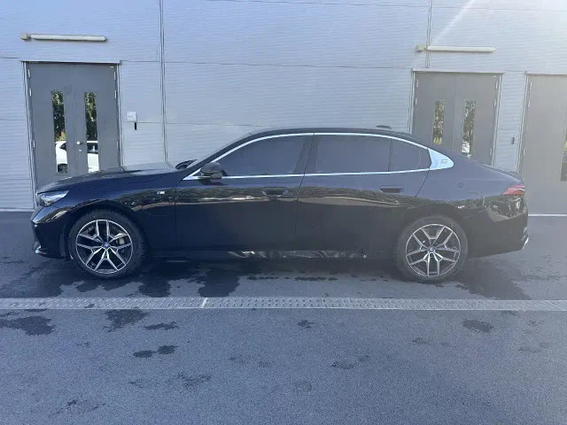 BMW i5 — Фото автомобиля 4