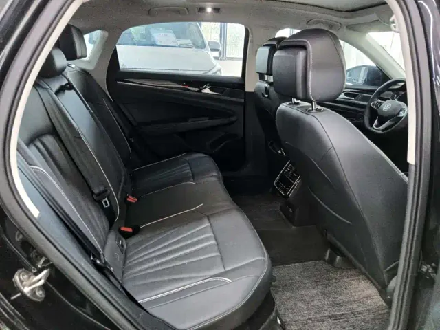 Volkswagen Passat — Фото автомобиля 10