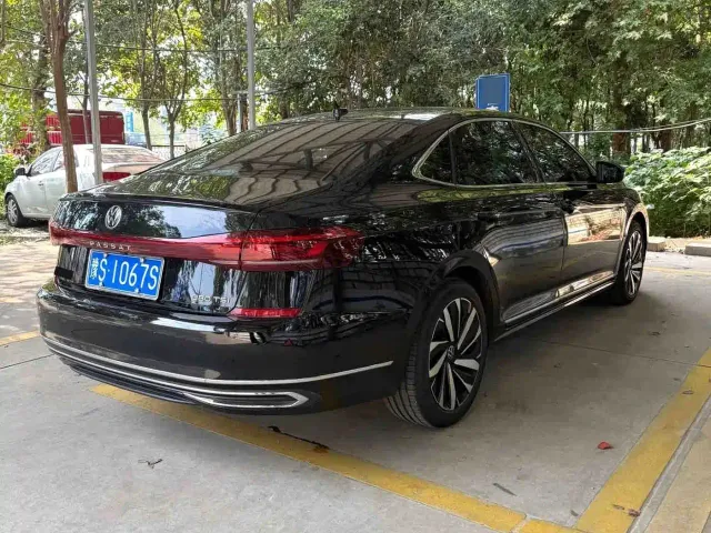 Volkswagen Passat — Фото автомобиля 3