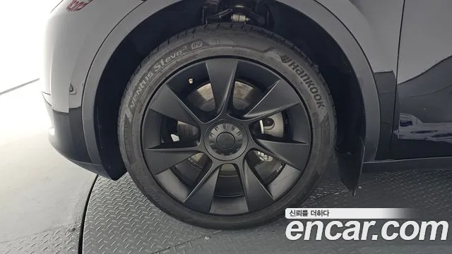 Tesla Model Y — Фото автомобиля 5