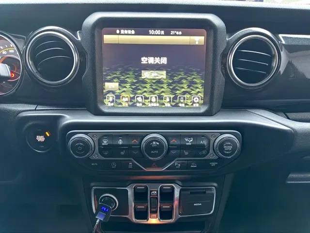 Jeep Wrangler — Фото автомобиля 17