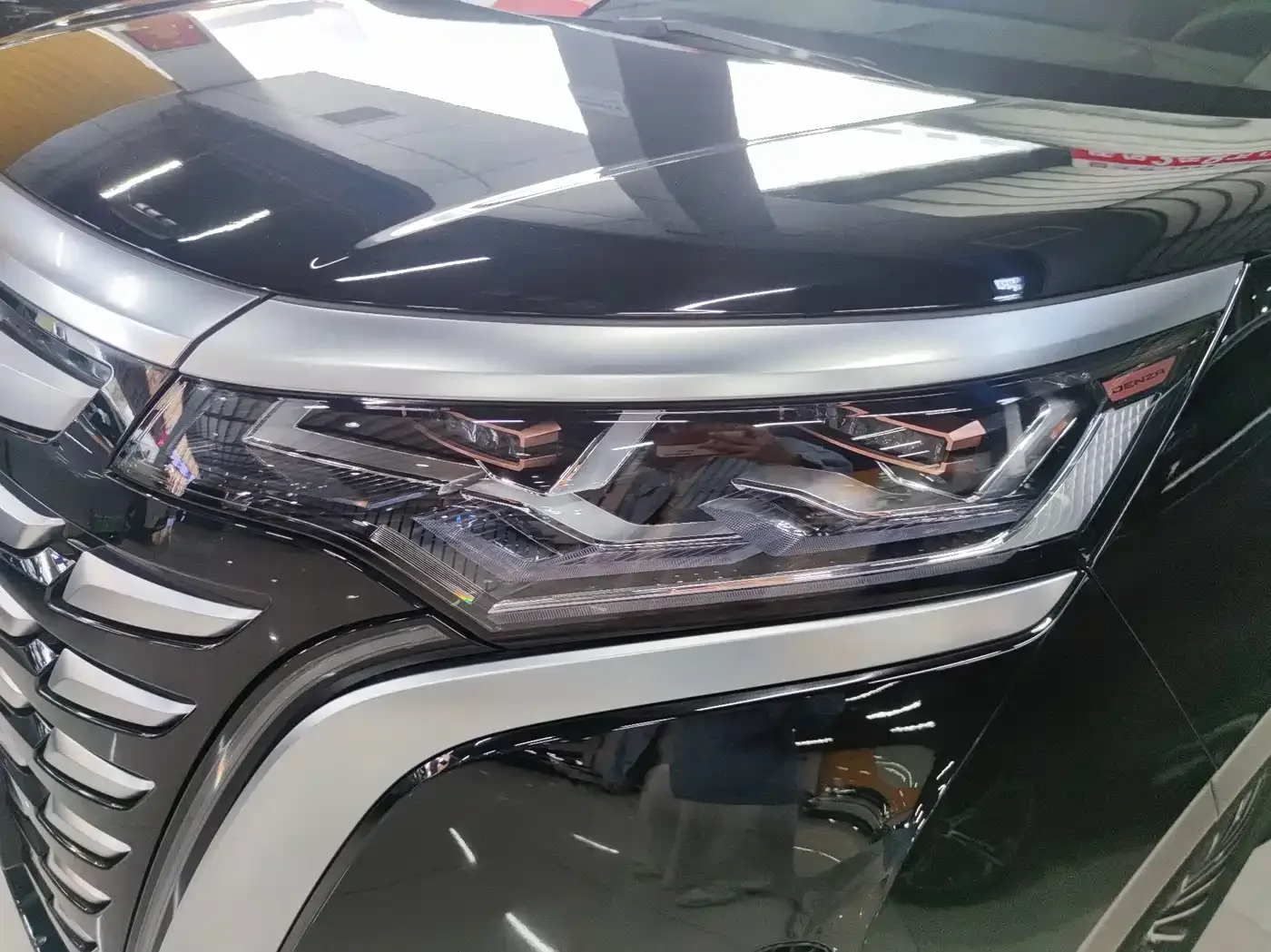 Denza Denza D9 2022 DM-i 970 AWD Flagship — Фото автомобиля 15
