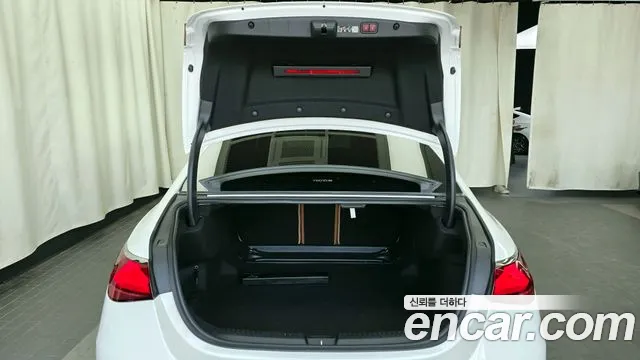 Mercedes-Benz E-Class — Фото автомобиля 18