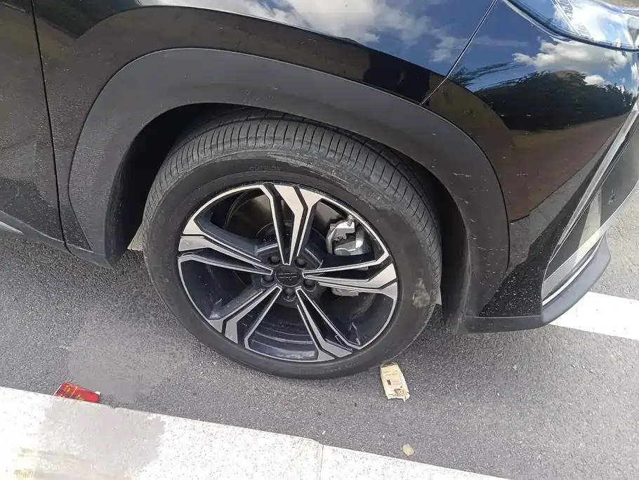 Geely Galaxy Galaxy L7 2025 EM-i 115km Explorer+ Edition — Фото автомобиля 6
