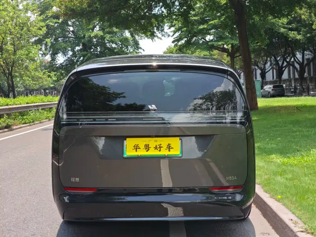 Li Auto MEGA — Фото автомобиля 3