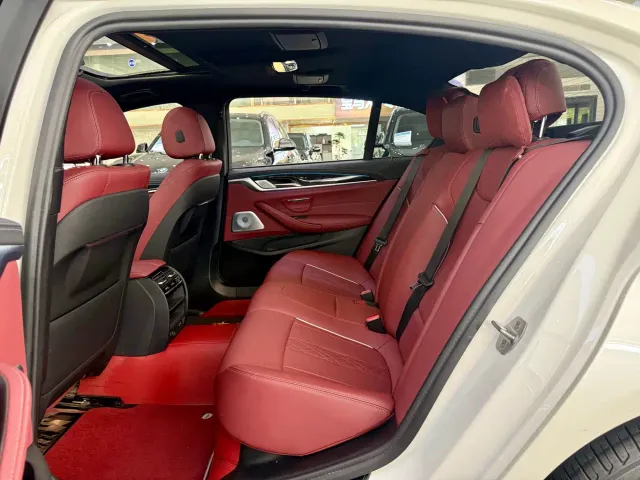 BMW 5 Series — Фото автомобиля 5