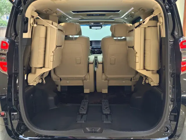 Toyota Vellfire — Фото автомобиля 15