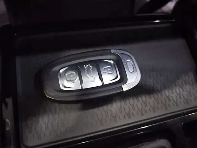 Hongqi E-QM5 — Фото автомобиля 16
