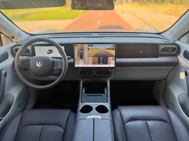 Leapmotor C11 — Фото автомобиля 6