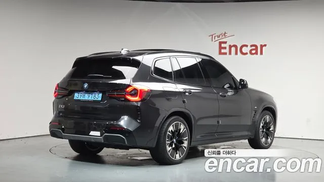 BMW iX3 — Фото автомобиля 2