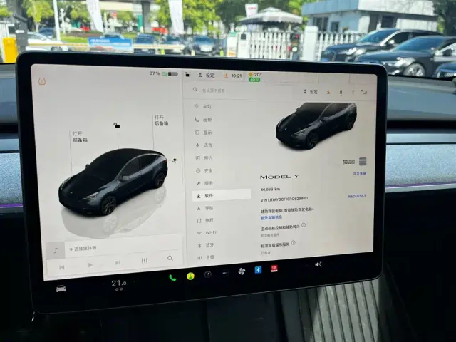 Tesla Model Y — Фото автомобиля 12