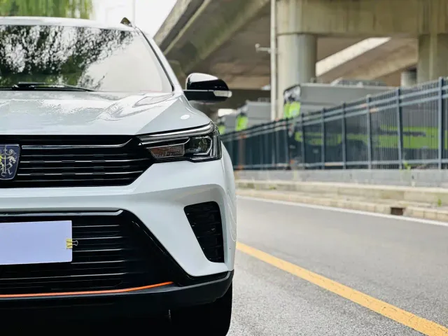 Roewe RX3 — Фото автомобиля 3