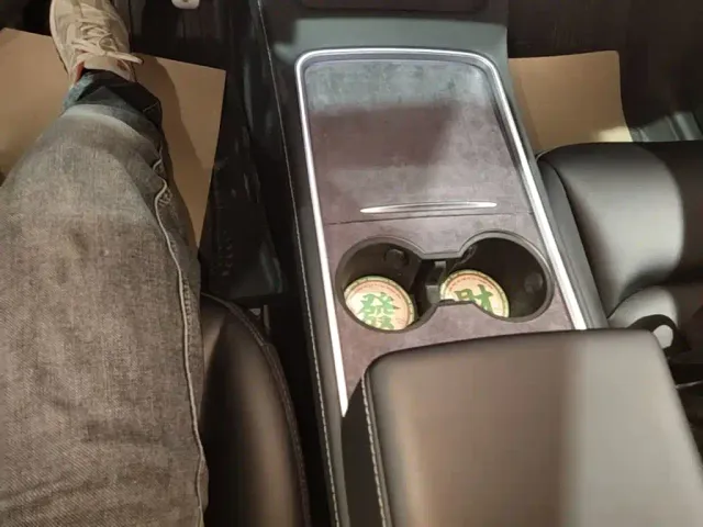 Tesla Model Y — Фото автомобиля 13