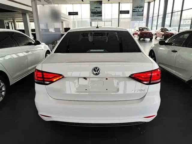 Volkswagen Lavida — Фото автомобиля 5