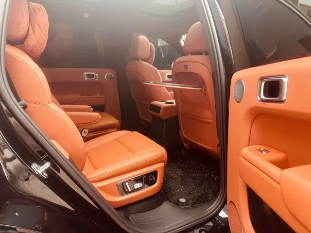 Li Auto L8 — Фото автомобиля 10