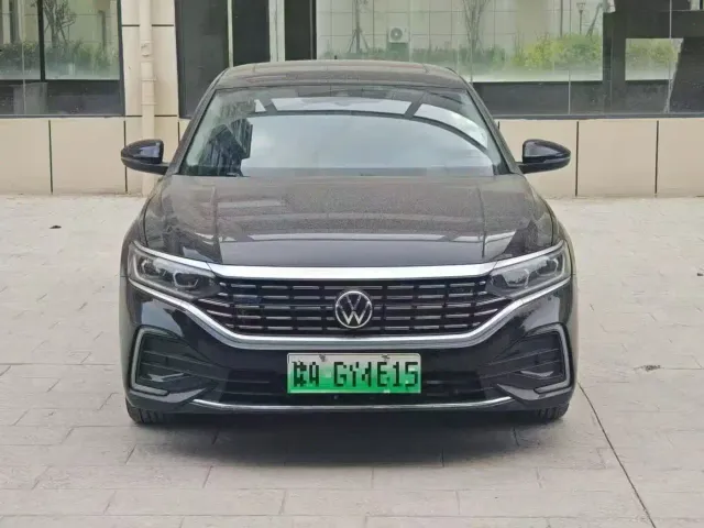 Volkswagen Passat — Фото автомобиля 2