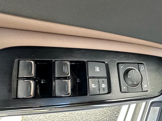 Lexus ES — Фото автомобиля 18