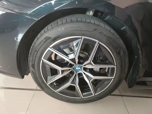 BMW i5 — Фото автомобиля 22