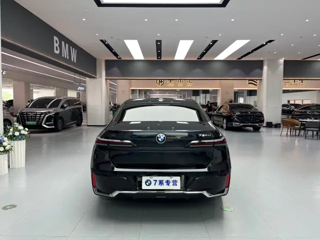 BMW 7 Series — Фото автомобиля 5