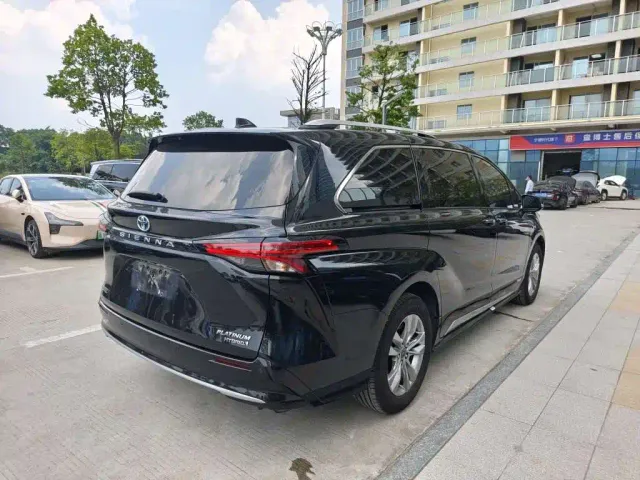 Toyota Sienna — Фото автомобиля 5
