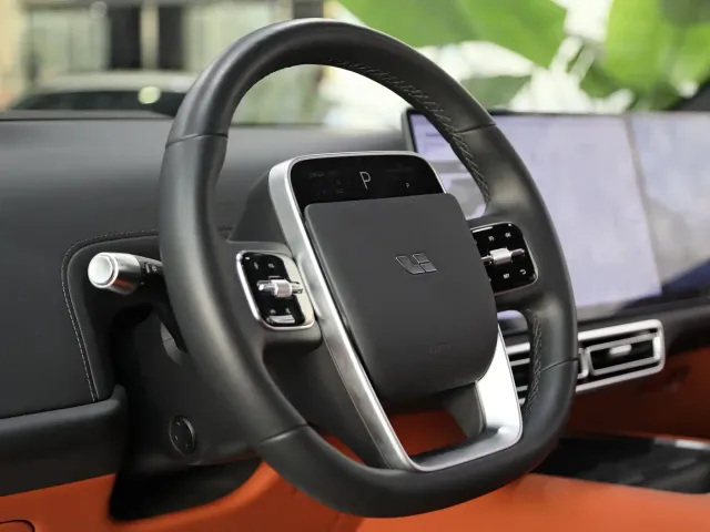 Li Auto L7 — Фото автомобиля 8