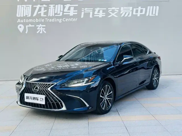 Lexus ES — Фото автомобиля 15