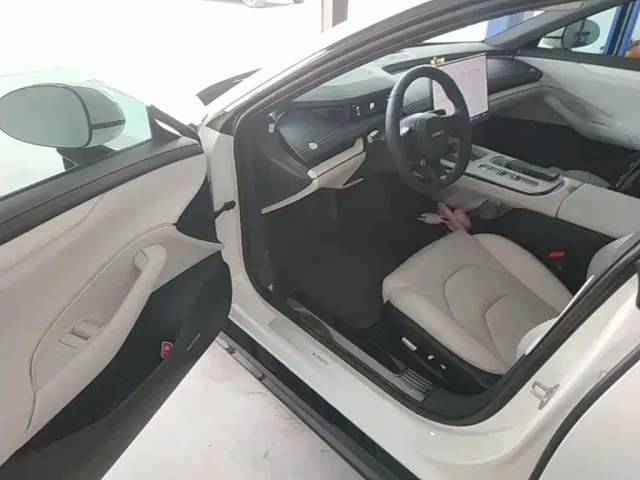 Xiaomi SU7 — Фото автомобиля 15