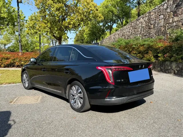 Hongqi E-QM5 — Фото автомобиля 5