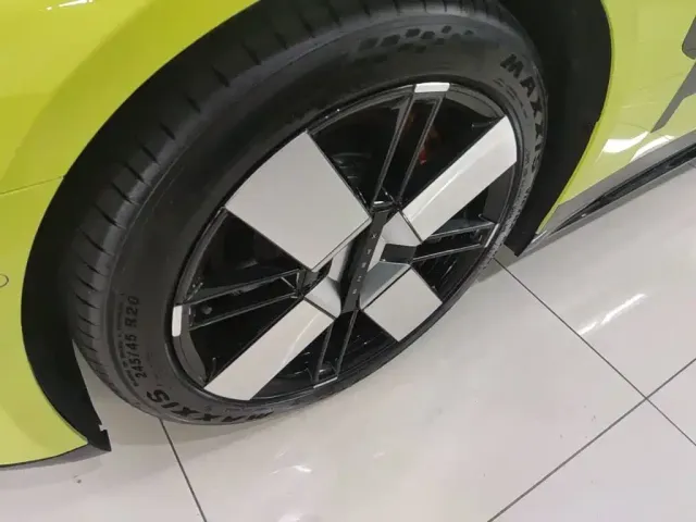 XPeng XPeng P7 2025 Base Model — Фото автомобиля 22