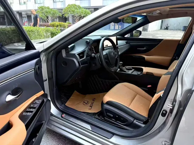 Lexus ES — Фото автомобиля 4