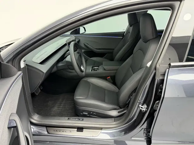 Tesla Model 3 — Фото автомобиля 11