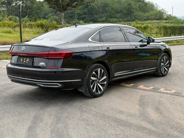 Volkswagen Passat — Фото автомобиля 3