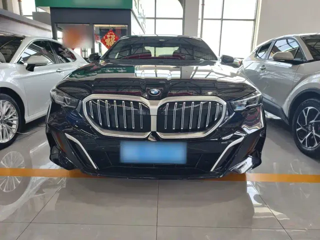 BMW 5 Series — Фото автомобиля 5