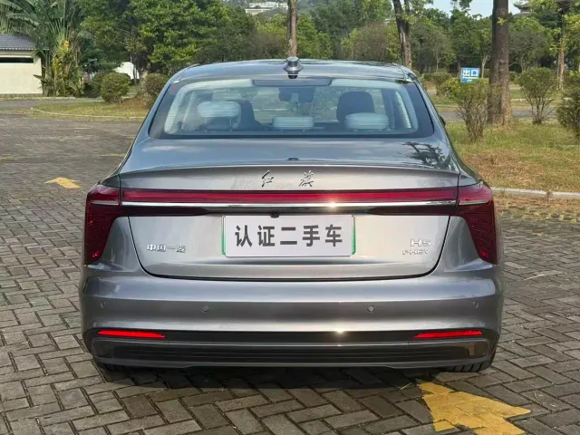 Hongqi H5 PHEV — Фото автомобиля 13