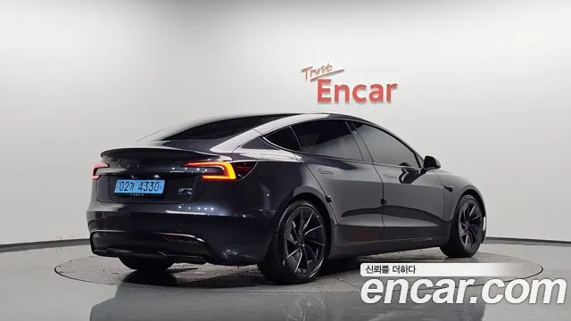 Фотография автомобиля — Tesla Model 3