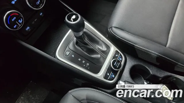 Hyundai Venue — Фото автомобиля 12