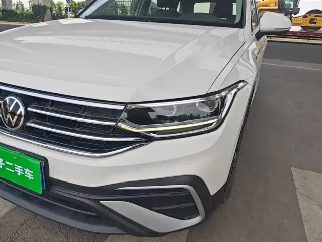 Volkswagen Tiguan L — Фото автомобиля 23