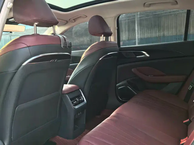 Hongqi H5 — Фото автомобиля 6